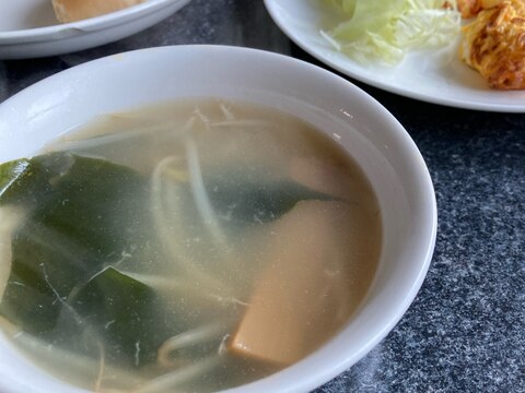 わかめともやしの中華スープ